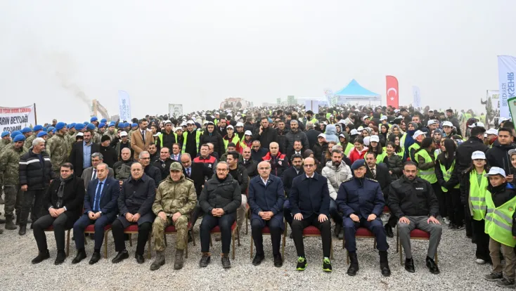 Beydağı’nda Yüz Binlerce Tohum ve Fidan Toprakla Buluşuyor