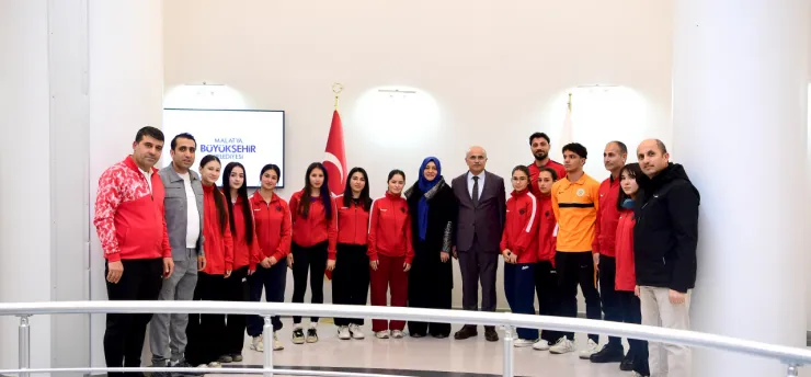 Başkan Er: 'Malatya'nın Her Bölgesinde Spor Tesisi Olacak'