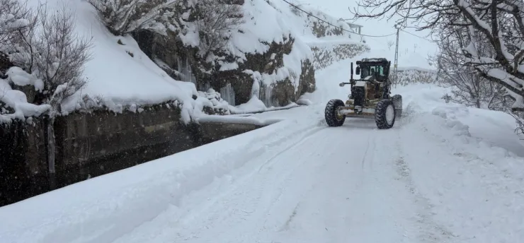 Battalgazi'de Kar Teyakkuzu: 104 Mahallede Kesintisiz Mesai