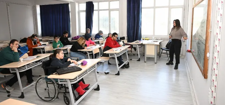 Büyükşehir Belediyesi Engelleri Aşan  Kariyer Yolculuğuna Rehber Oluyor