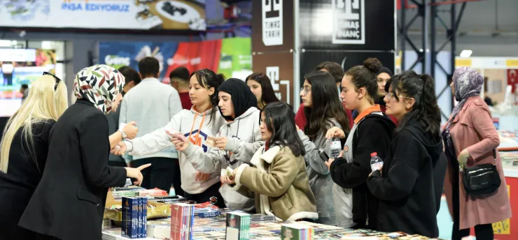 Malatya Anadolu Kitap ve Kültür Fuarı Kitapseverlerden Yoğun İlgi Görüyor