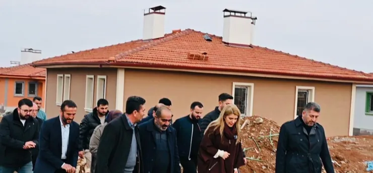 Ölmeztoprak: Kırsal Konutlar Ve Merkez Çarşıda Çalışmalar Son Aşamada