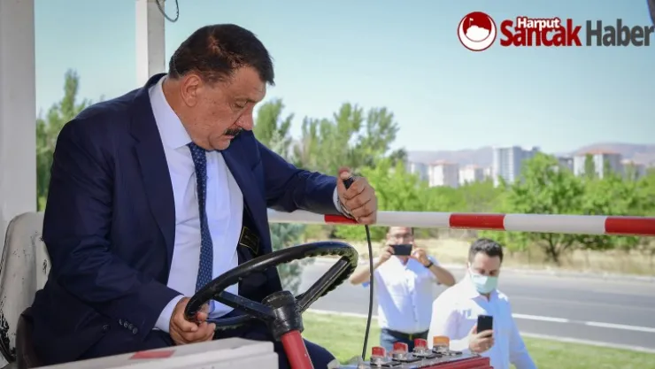 Altınkayısı Bulvarı'nda Yol Çizgi ve İşaretlemeleri Yapıldı