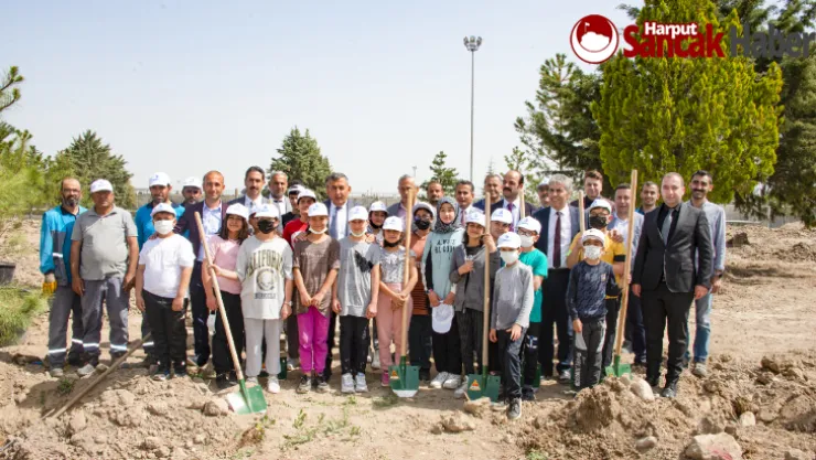 Arıtma Tesisi Alanına 300 Fidan Dikildi