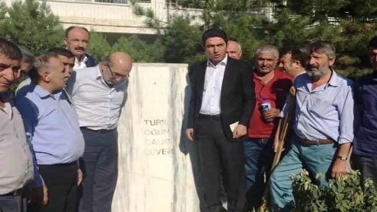 Atatürk büstüne çirkin saldırı