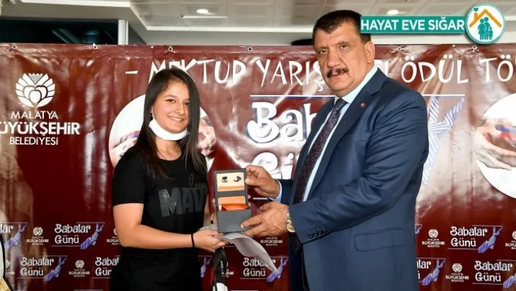 Babalara Mektuplar Duygulandırdı