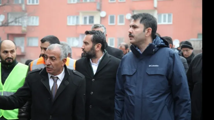 Bakan Kurum Ve Başkan Şerifoğulları Karşıyaka Mahallesinde Depremzedelerle Buluştu