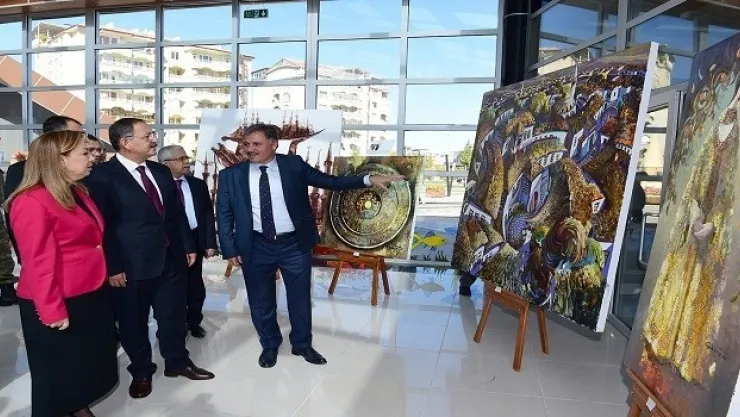 Bakan Özhaseki Sanat Merkezi Ve Sanat Sokağını Gezdi