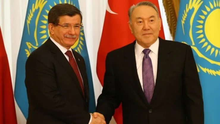 Başbakan Davutoğlu, Cumhurbaşkanı Nazarbayev ile görüştü