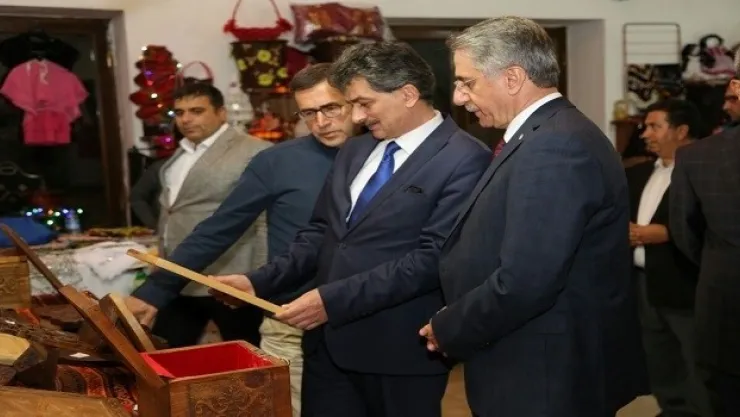 Basın Sempozyumu Öncesi El Emeği Göz Nuru Çarşısına Ziyaret