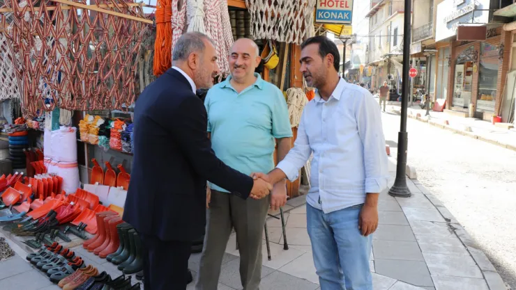 Başkan  Alan, Çarşı Esnafını Ziyaret Etti