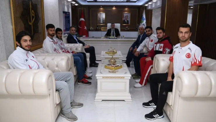 Başkan Çınar, Kıck-Boks Erkek A Milli Takım Sporcularını Ağırladı