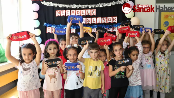 Başkan Güder'den Uyum Eğitimi Alan Minik Öğrencilere Kırtasiye Sürprizi