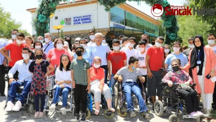 Başkan Güder Özel Gereksinimli Kardeşlerimiz Başımızın Tacıdır