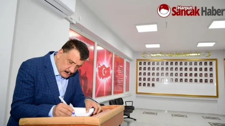Başkan Gürkan, Bayramın İlk Gününde Şehitlik'i Ziyaret Etti