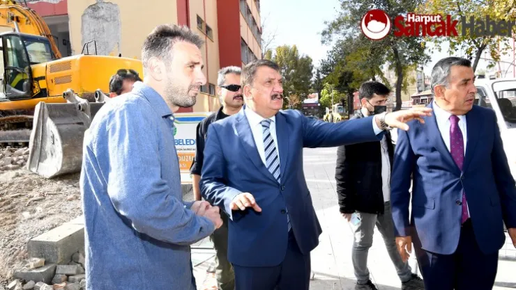 Başkan Gürkan Cumhuriyet Meydanındaki Çalışmaları Yerinde İnceledi