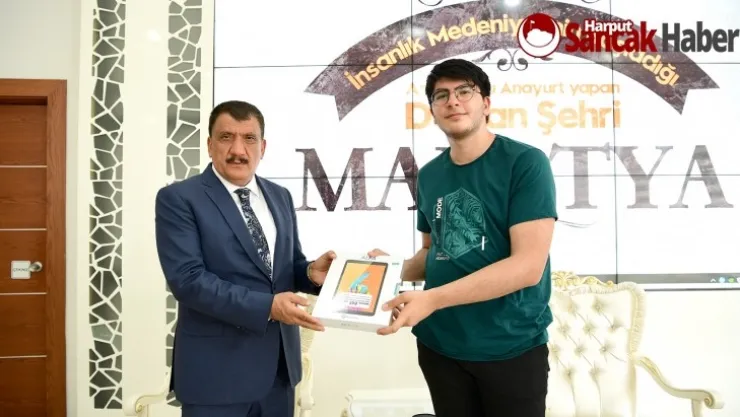 Başkan Gürkan Dünya Birincisini Makamında Ağırladı