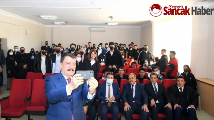 Başkan Gürkan Fatih Anadolu Lisesinde Kariyer Günleri Programına Katıldı