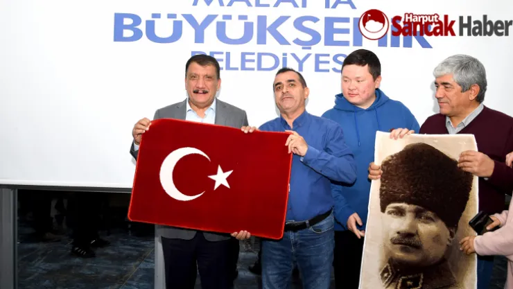 Başkan Gürkan, Kazakistan'dan gelen öğrenci ve akademisyenlerle görüştü
