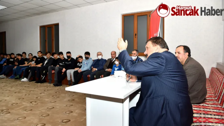 Başkan GÜRKAN, Önder İmam Hatipliler Derneğinde Öğrencilerle Bir Araya Geldi