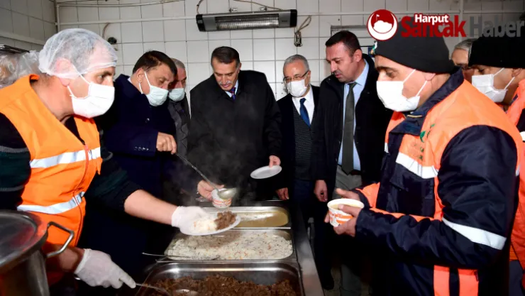 Başkan Gürkan Temizlik Personelleriyle Bir Araya Geldi