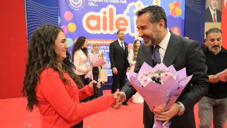 BAŞKAN ŞERİFOĞULLARI, AİLEFEST'TE AİLELERLE BULUŞTU GENÇ ÇİFTİN NİKAHINI KIYDI