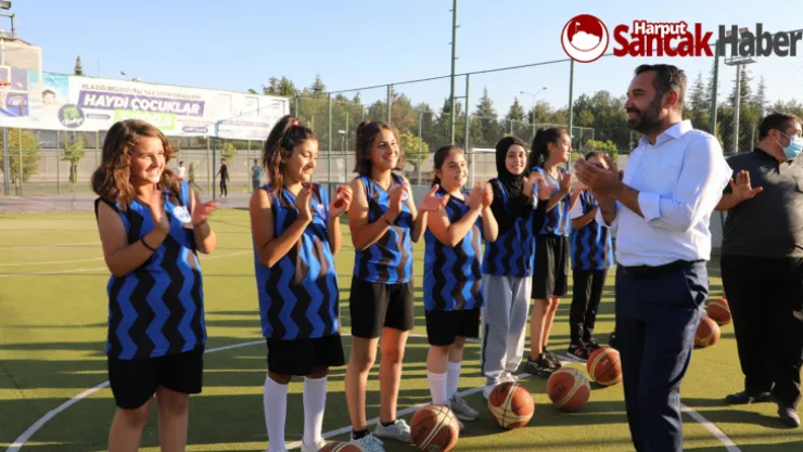 Başkan Şerifoğulları Belediyenin Yaz Spor Okullarında Miniklerle Maç Yaptı