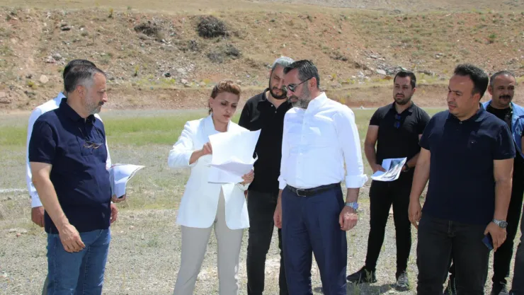 Başkan Şerifoğulları, Briketçi-Kiremitçiler Sitesi İnşaat Alanında İncelemede Bulundu