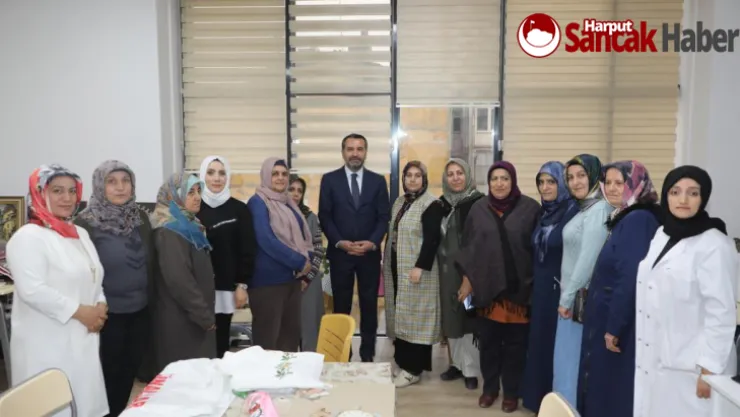 Başkan Şerifoğulları, İş Kulübü Eğitimleri'ne Katılan Kursiyerlere Katılım Belgelerini Verdi