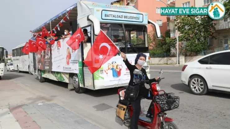 Battalgazi'de 19 Mayıs Coşkusu Balkonlara Taşındı