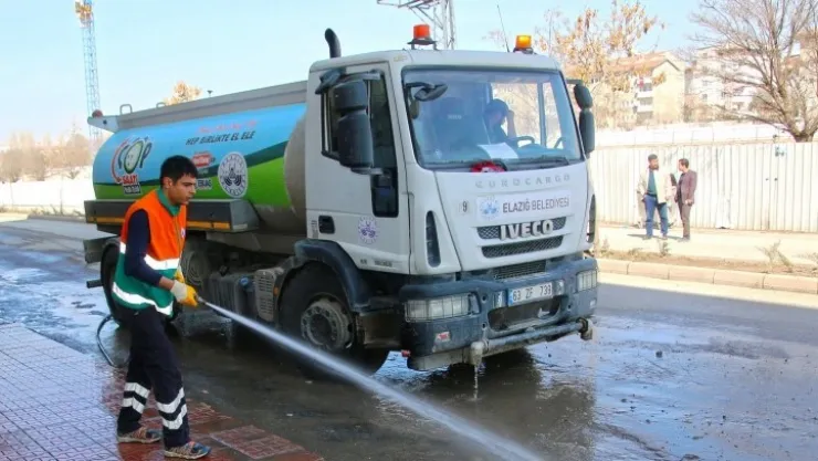 Belediye, Mahalle Temizliklerini Sürdürüyor