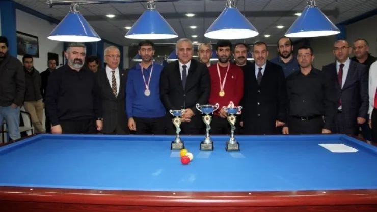 Bilardoda Dereceye Girenlere Ödülleri Verildi