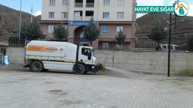 Büyükşehir 2 ilçede daha dezenfekte çalışmasını şürdürdü.