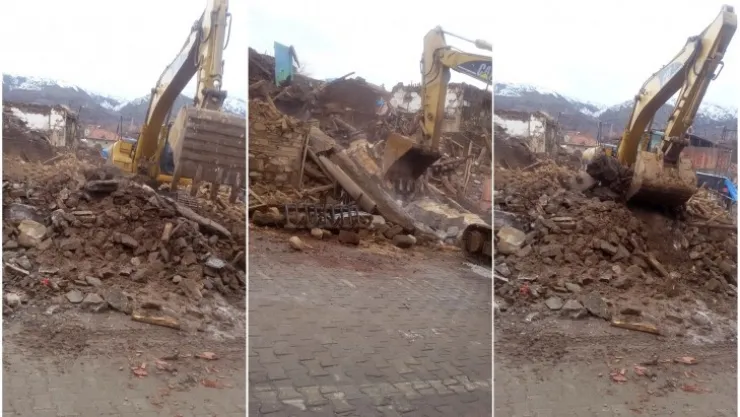 Büyükşehir Ağır Hasarlı Yapıları Yıkıyor