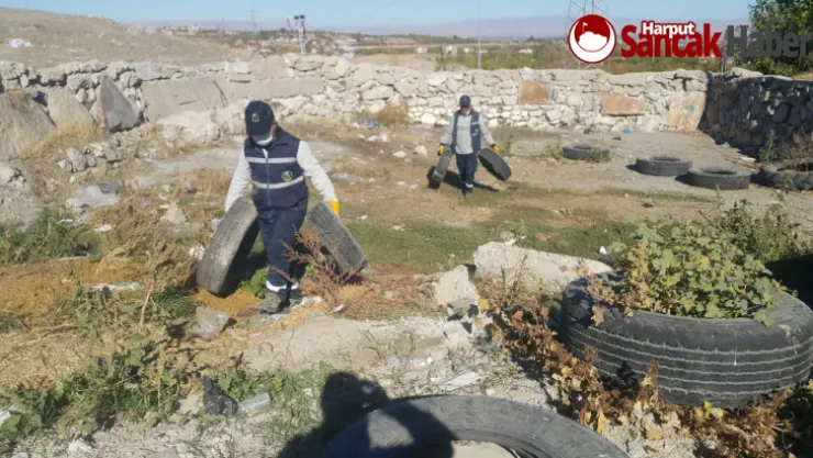 Büyükşehir Belediyesi Ekipleri Atık Lastikleri Topladı