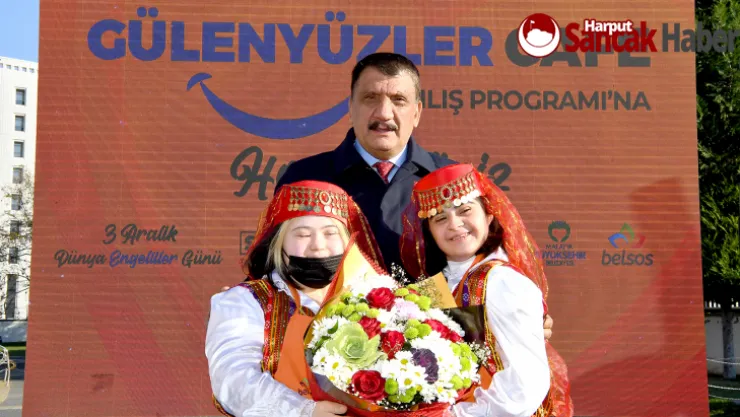 Büyükşehir Belediyesi Gülen Yüzler Cafesi Hizmete Girdi