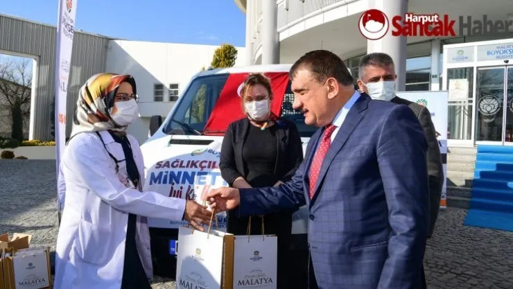 Büyükşehir Belediyesi'nden Sağlıkçılara Hediye Paketi