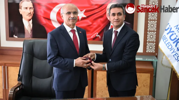 Büyükşehir Belediyesinde Devir Teslim Töreni Yapıldı