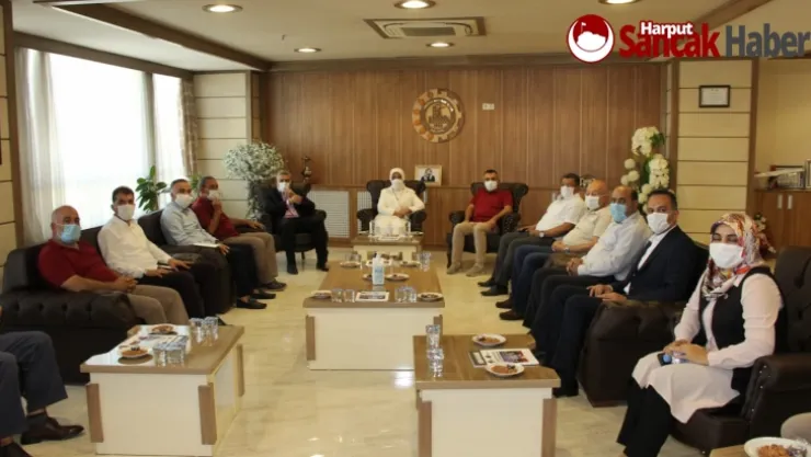 Çalık: Bazıları dizi izleyip, senaryo yazarken, biz tarih yazmaya devam edeceğiz