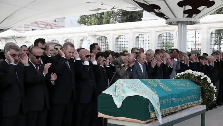 Cumhurbaşkanı Erdoğan, Gazeteci-Yazar Gümüştekin'in Cenaze Törenine Katıldı
