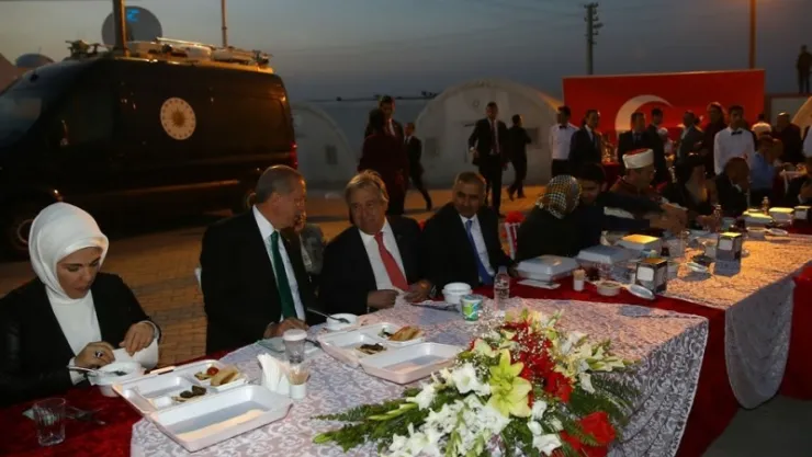 Cumhurbaşkanı Erdoğan Midyat Barınma Merkezi'nde İftar Yaptı