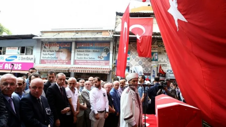 Cumhurbaşkanı Erdoğan,  Şehit Komiser Çamur'un Cenaze Törenine Katıldı