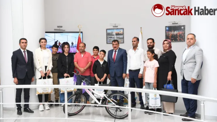 Cumhurbaşkanından Talep Edilen Hediyeler Takdim Edildi