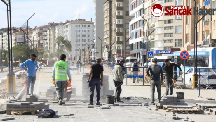 CUMHURİYET MEYDANI AÇILIŞA HAZIRLANIYOR