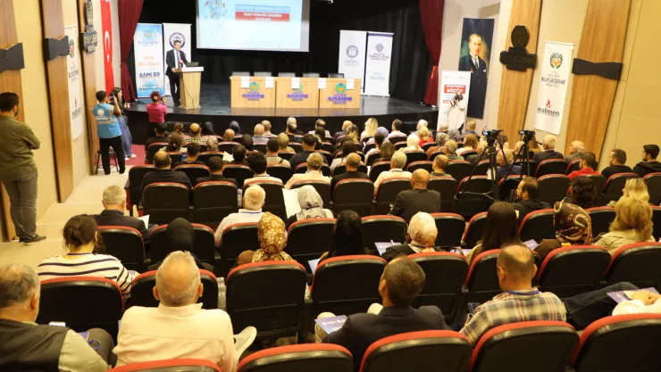 Deprem Nedenli Göçün Kent Kimliği Üzerine Etkileri' Konulu Çalıştay Gerçekleştirildi