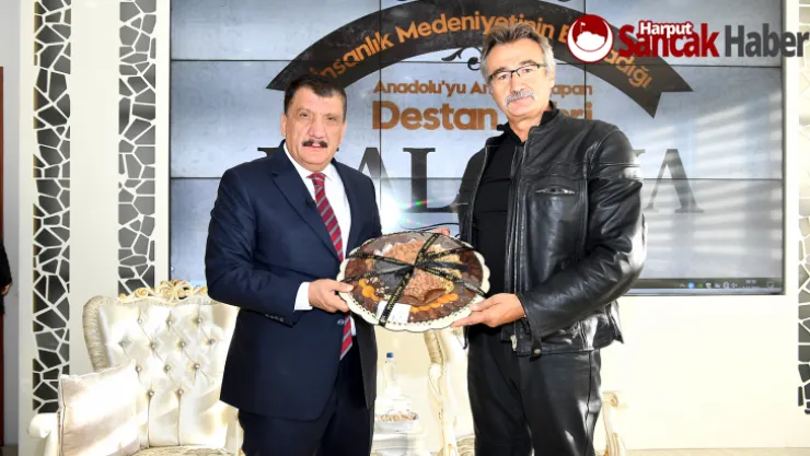 Devlet Eski Bakanı Tüzmen TV çekimleri için Malatya'da