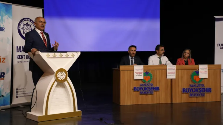 'Dönüşen Dünyada Ailenin Geleceği' Konulu Çalıştay Düzenlendi