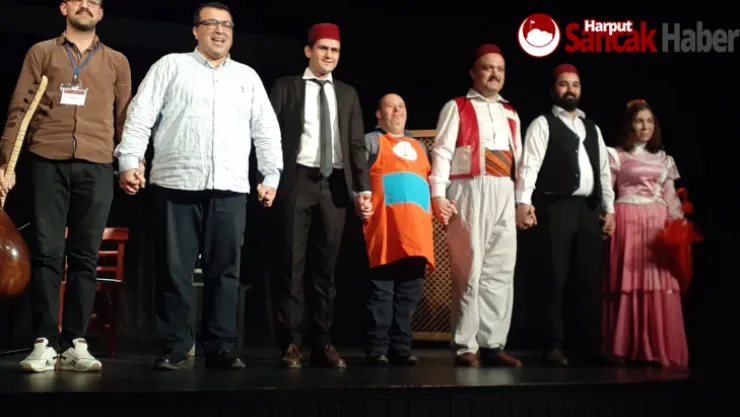 Dünya Tiyatro Günü'nde Gençler 'Perde' Dedi
