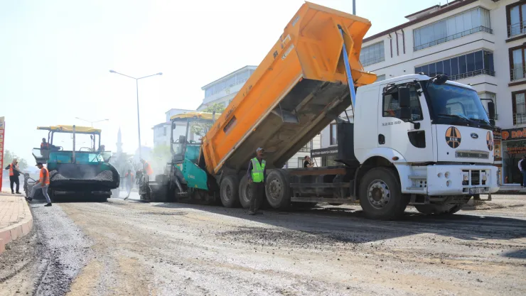 ELAZIĞ BELEDİYESİ ASFALT YENİLEME ÇALIŞMALARINI SÜRDÜRÜYOR