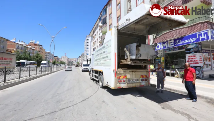 Elazığ Belediyesi Bayram Sonrası Temizlik ve İlaçlama Çalışması Gerçekleştirdi